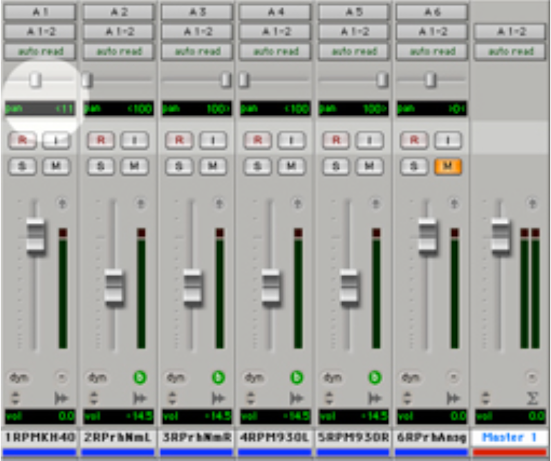 Abbildung 21 - Screenshot Pro Tools-Mixer mit eingestelltem Panorama
